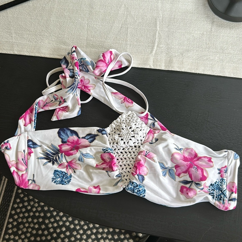 Frankie’s Bikinis Top